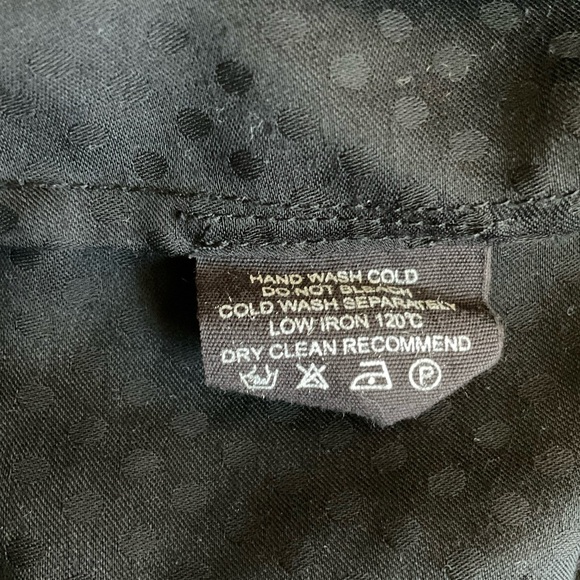 Maldita Rear Button Down Sleeveless Top - Picture 4 of 6